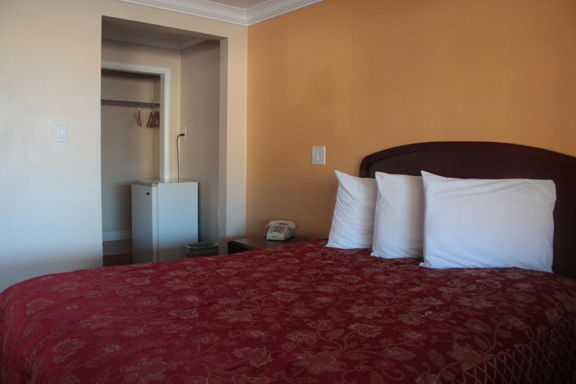 A-1 Budget Motel Кламат Фолс Номер фото